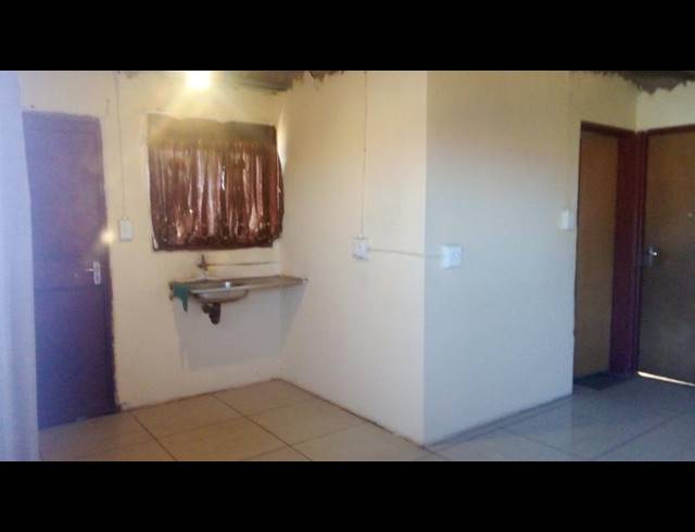 2 BEDROOM HOUSE FOR SALE IN SOSHANGUVE XX